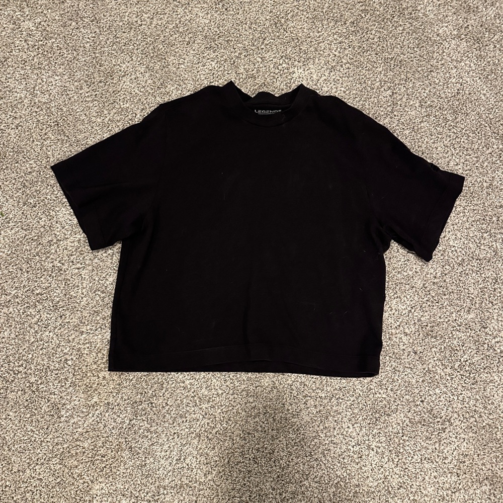 NEVER WORN WOMENS LEGENDS CROP TEE